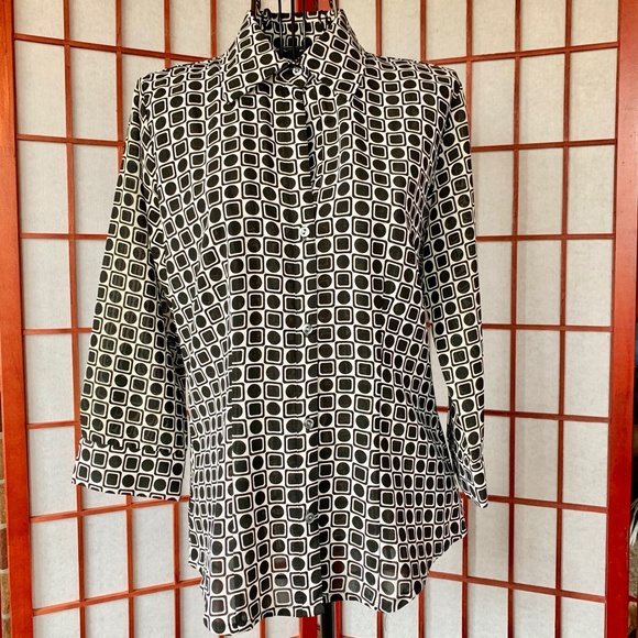 New York & Company Geometric Blouse NWOT - Picture 2 of 7